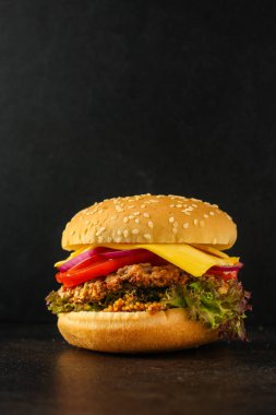 Lezzetli hamburgeri kapat. 