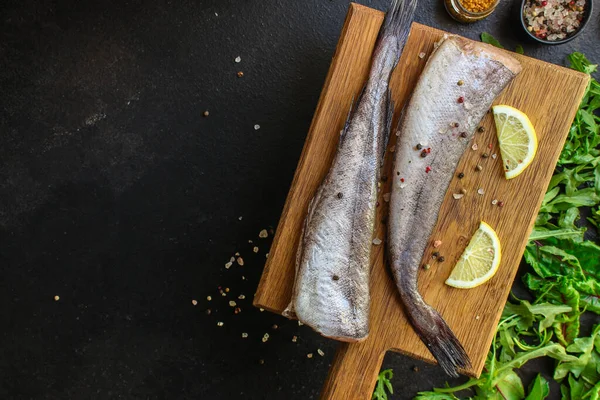 Pescado Con Rodajas Limón —  Fotos de Stock