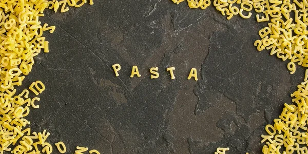 Draufsicht Auf Rohe Pasta Hintergrund Mit Kopierraum — Stockfoto