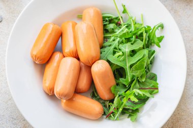 Sausages soya fasulyesi seitan sebze protein soya etsiz buğday tadı vejetaryen ya da vejetaryen aperatifler masada sağlıklı yemek malzemeleri üst görünümde fotokopi uzay gıda arka planı