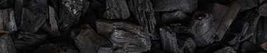 Kara kömür arka planı. Kara odun kömürü. Bir sürü odun.