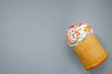 Paskalya çöreğini kapat.