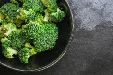 Brokoli yeşili lahana (lezzetli taze sebze, vitamin) menü kavramı. Yemek geçmişi. Üst Manzara. Boşluğu kopyala