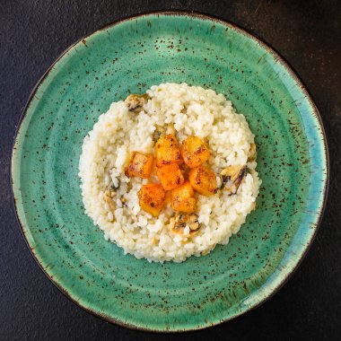 midyeli pilav ve kalamar. 