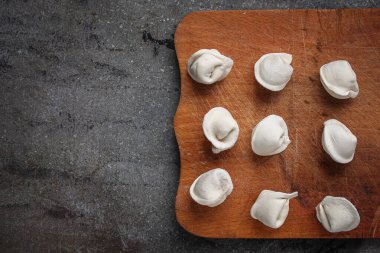 Menü kavramlı tortellini (ravioli köftesi). Yemek geçmişi. Üst Manzara. Boşluğu kopyala