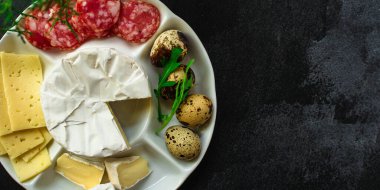 Peynirli Camembert ya da peynirli atıştırmalık.