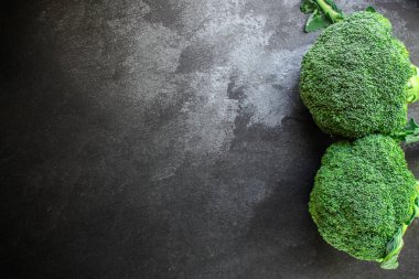 Brokoli yeşili lahana (lezzetli taze sebze, vitamin) menü kavramı. Yemek geçmişi. Üst Manzara. Boşluğu kopyala