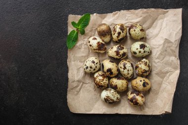 Bıldırcın yumurtaları üst görünüm yiyecek arka planı