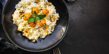 midyeli pilav ve kalamar. 