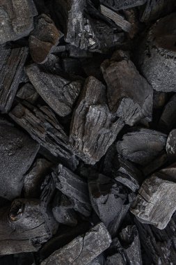Kara kömür arka planı. Kara odun kömürü. Bir sürü odun.