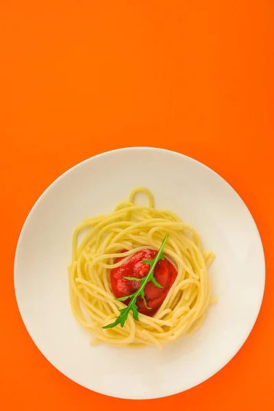 Macarrão Com Molho Tomate Folha Rúcula — Fotografia de Stock