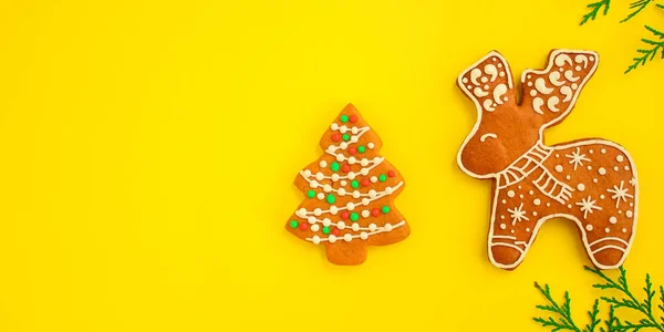 Biscotti Pan Zenzero Natale Uno Sfondo Luminoso — Foto Stock
