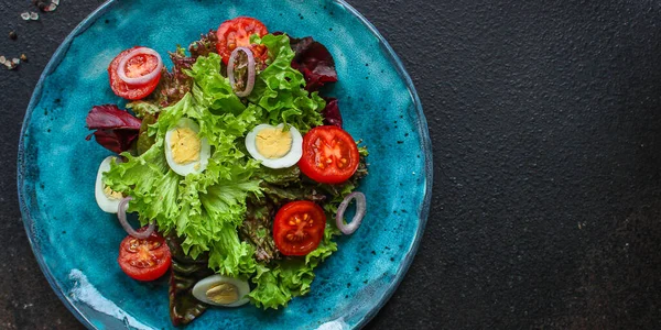 Friska Salladsgrönsaker Vaktelägg Tomater Sallad Och Lök — Stockfoto