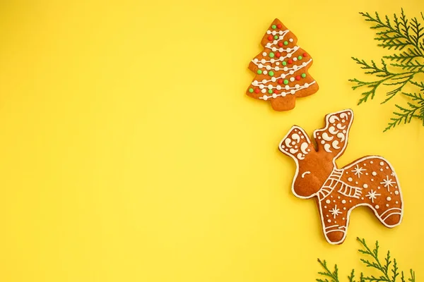 Christmas Gingerbread Cookies Bright Background — Stock Photo, Image