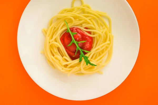 Pasta Met Tomatensaus Arugula Blad — Stockfoto