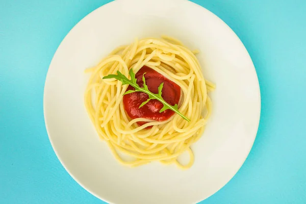 Macarrão Com Molho Tomate Folha Rúcula — Fotografia de Stock