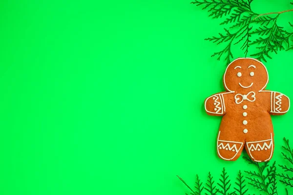 Galletas Jengibre Navidad Sobre Fondo Verde — Foto de Stock