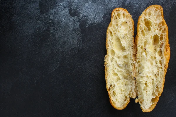 Roti Dengan Mentega Dan Biji Wijen Pada Latar Belakang Hitam — Stok Foto