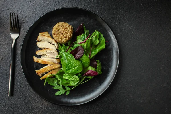 Aliments Sains Déjeuner Savoureux Dîner Quinoa Avec Poitrine Poulet Tranchée — Photo