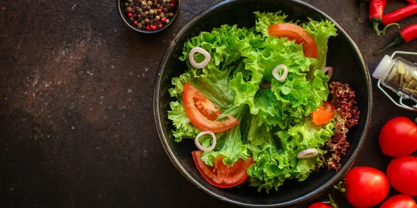 Ensalada Fresca Con Lechuga Tomates —  Fotos de Stock