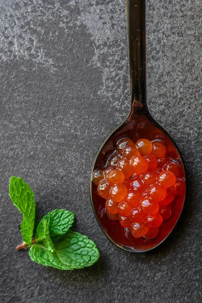 赤キャビア シーフード サーモンキャビア メニューのコンセプト 食べ物の背景 トップビュー — ストック写真