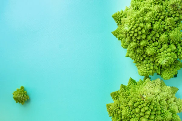 Friss Zöld Organikus Brokkoli Színes Háttér — Stock Fotó
