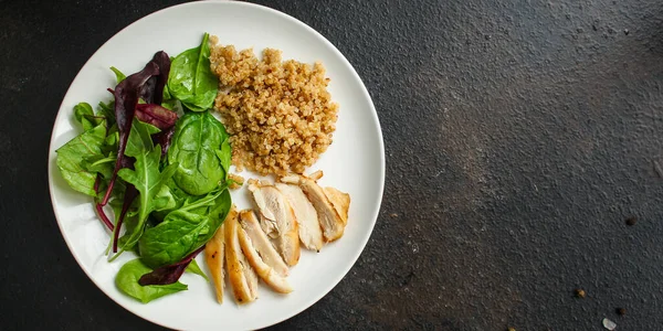 Υγιεινό Φαγητό Νόστιμο Μεσημεριανό Δείπνο Κινόα Φέτες Στήθος Κοτόπουλου Και — Φωτογραφία Αρχείου