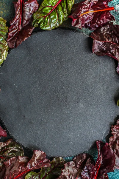 健康的沙律花叶子 多汁小吃和维生素红色的沙律花 — 图库照片