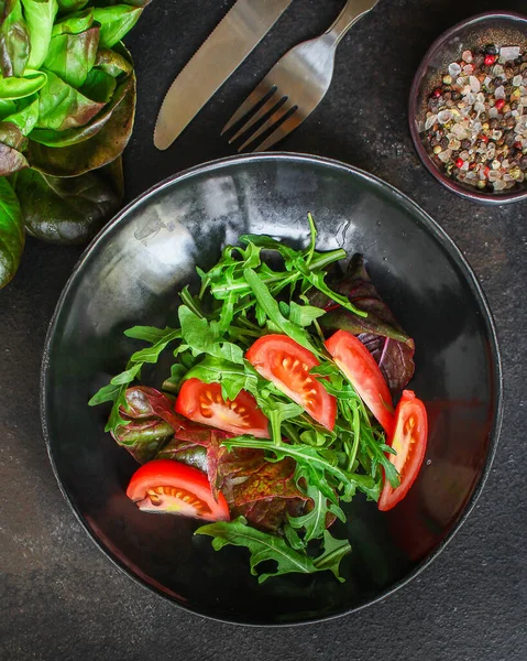Salada Vegetal Com Tomates Rúcula Alface — Fotografia de Stock