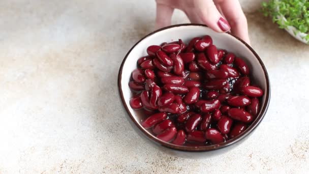 Bohnen Rot Konserven Bereit Gesunde Mahlzeit Auf Der Tischplatte Ansicht — Stockvideo