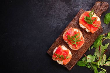 Somon balığı görünümlü tost.