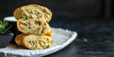 Etle doldurulmuş gözleme.