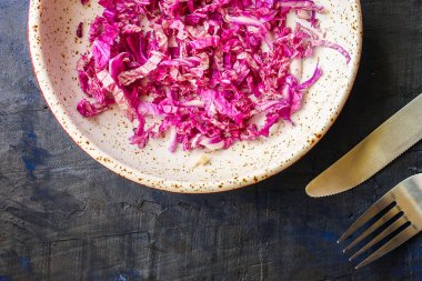 kesilmiş pembe lahana üst görünümü 