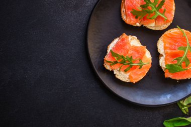 Somon balığı görünümlü tost.