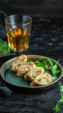 Etle doldurulmuş gözleme.