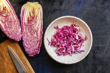 kesilmiş pembe lahana üst görünümü 