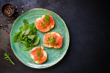Somon balığı görünümlü tost.