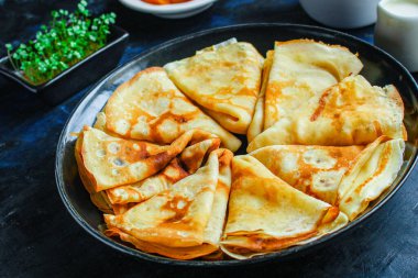 İnce krepleri kapat.