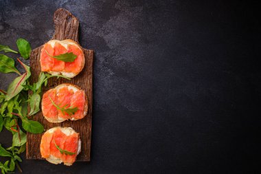 Somon balığı görünümlü tost.