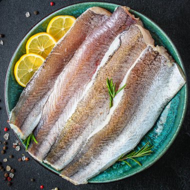 biberiye ve limonlu balık filetosu