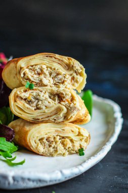 Etle doldurulmuş gözleme.