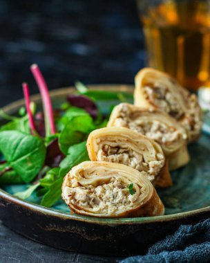 Etle doldurulmuş gözleme.