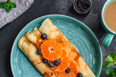 böğürtlenli ve portakallı ince krepler