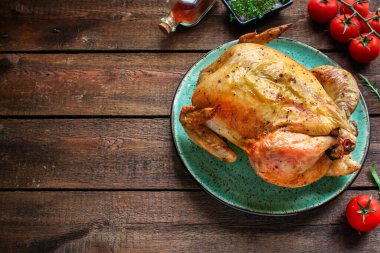 Kızarmış tavuk tepesi manzarası.