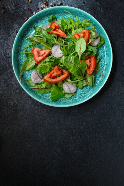 Salada Com Tomates Ervas Cebola — Fotografia de Stock