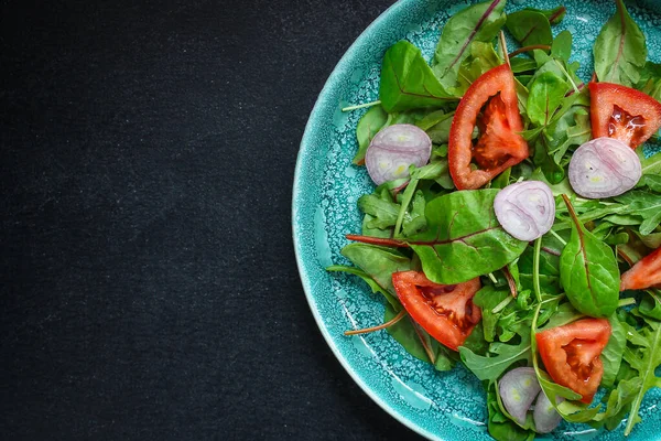 Sallad Med Tomater Örter Och Lök — Stockfoto