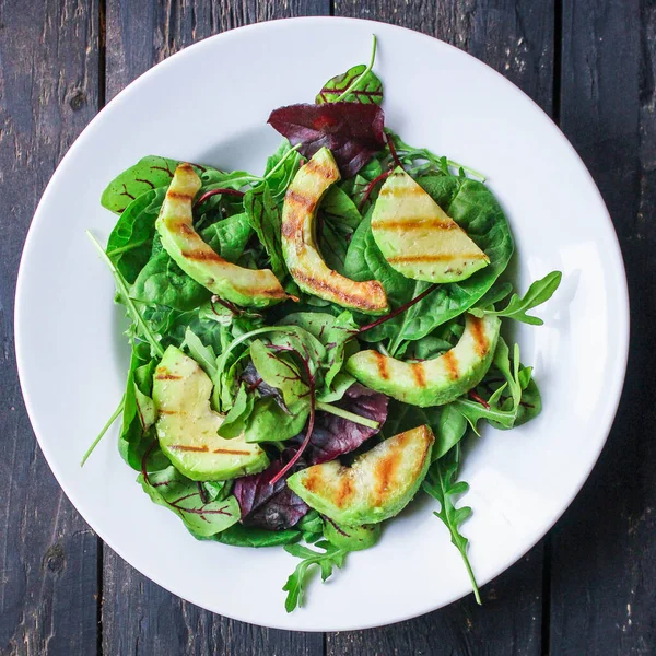 Salada Com Abacate Grelhado — Fotografia de Stock