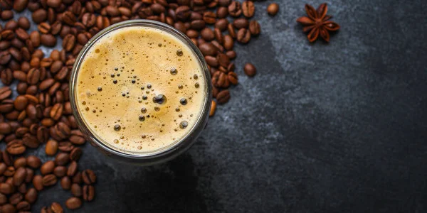 Tasse Kaffee Mit Bohnen — Stockfoto