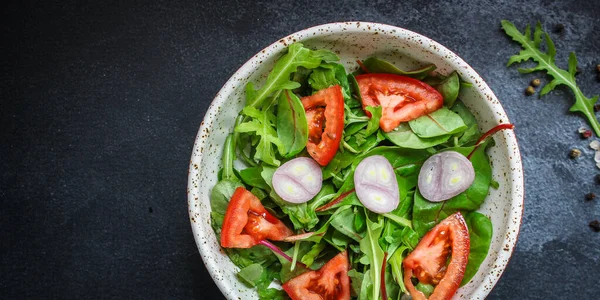 Salada Com Tomates Ervas Cebola — Fotografia de Stock
