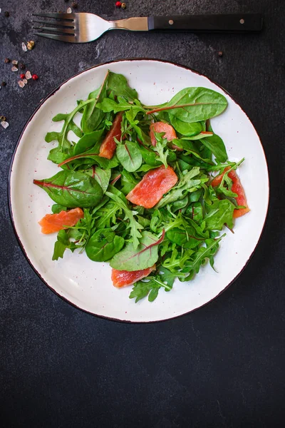 Salad Arugula Basil Salmon — Stock Photo, Image